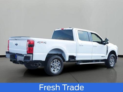 Oxford White 2025 Ford F-250 Lariat
