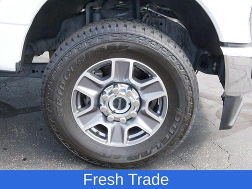 Oxford White 2025 Ford F-250 Lariat