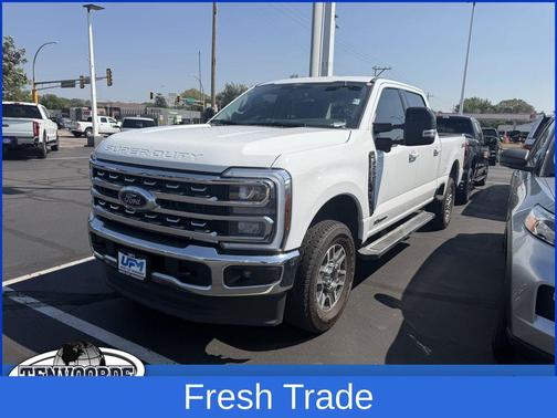 Oxford White 2025 Ford F-250 Lariat