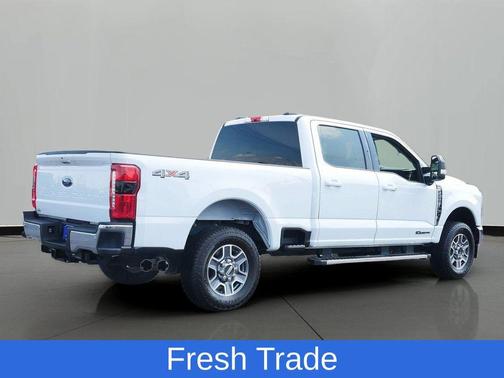 Oxford White 2025 Ford F-250 Lariat