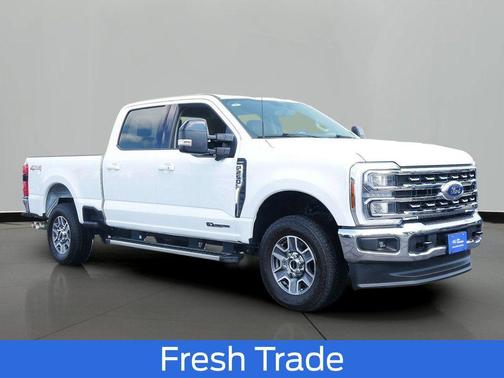 Oxford White 2025 Ford F-250 Lariat