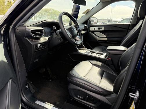 Black Metallic 2023 Ford Explorer Limited