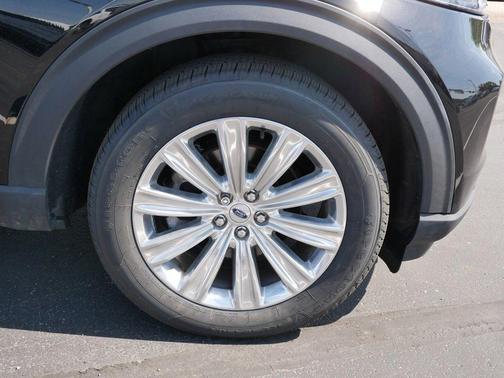 Black Metallic 2023 Ford Explorer Limited