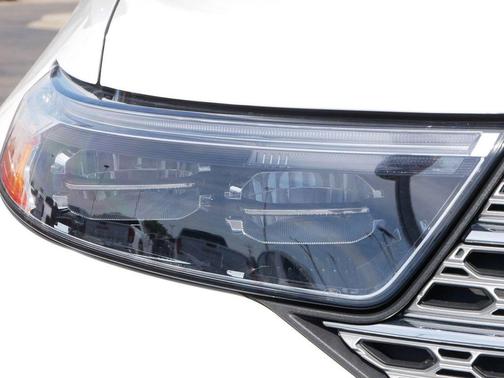 White Metallic 2022 Ford Explorer Limited