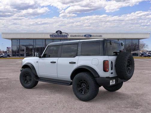 Oxford White 2026 Ford Bronco Outer Banks