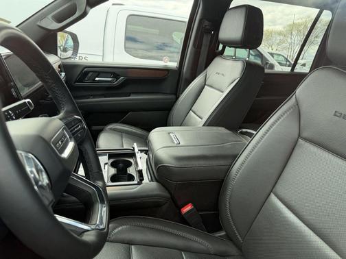 Onyx Black 2025 GMC Yukon XL Denali