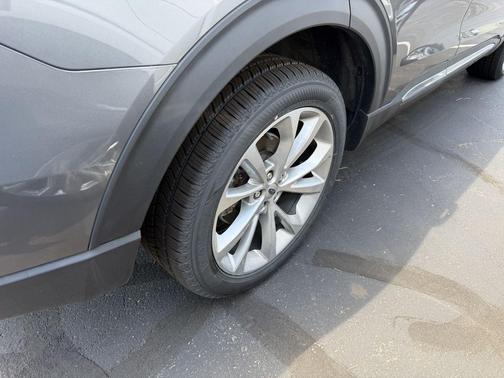 Gray Metallic 2023 Ford Explorer Platinum