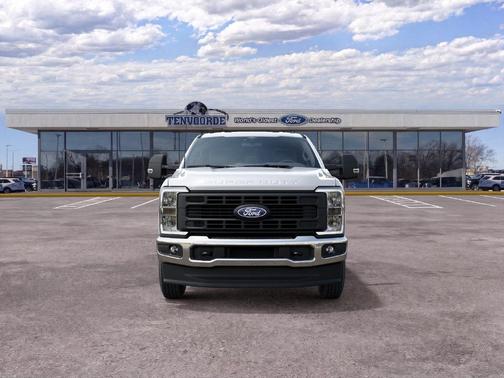 Oxford White 2027 Ford F-250 XL