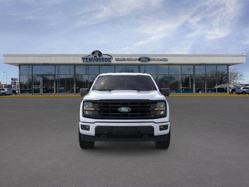 Oxford White 2025 Ford F-150 XLT