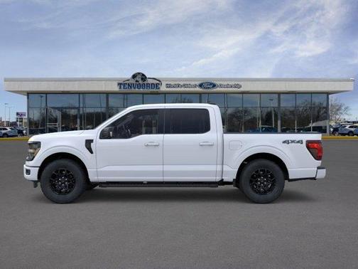 Oxford White 2025 Ford F-150 XLT