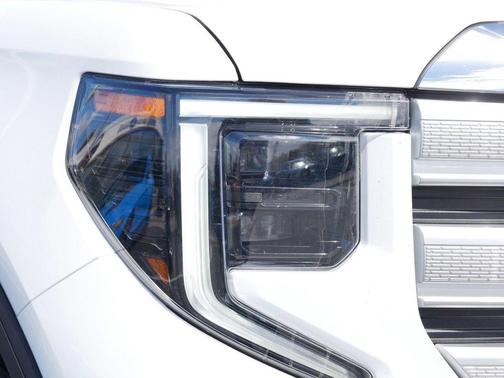 Summit White 2024 GMC Sierra 1500 SLE