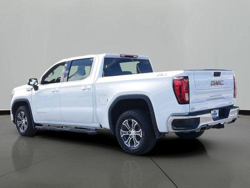 Summit White 2024 GMC Sierra 1500 SLE