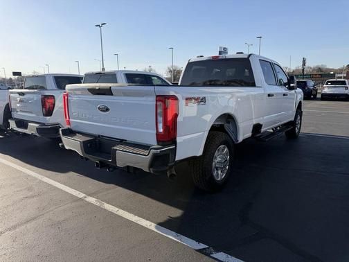 Oxford White 2024 Ford F-350 XLT