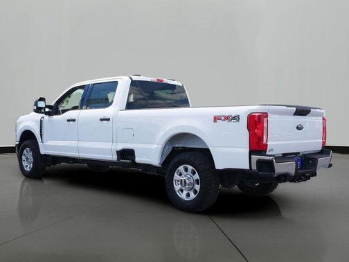 Oxford White 2023 Ford F-350 XLT