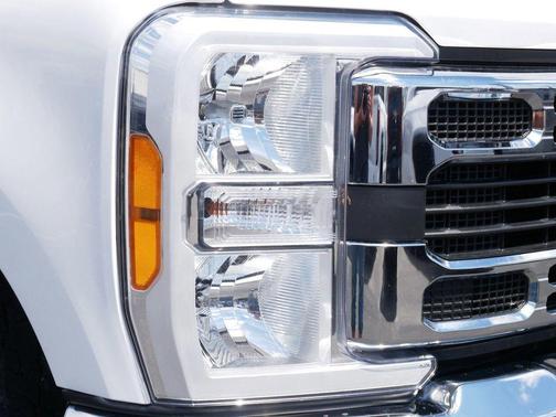 Oxford White 2023 Ford F-350 XLT