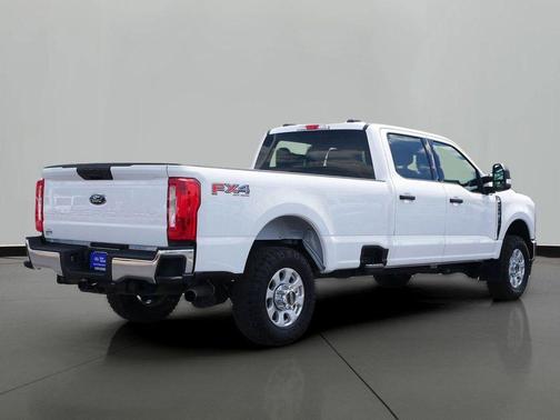 Oxford White 2023 Ford F-350 XLT