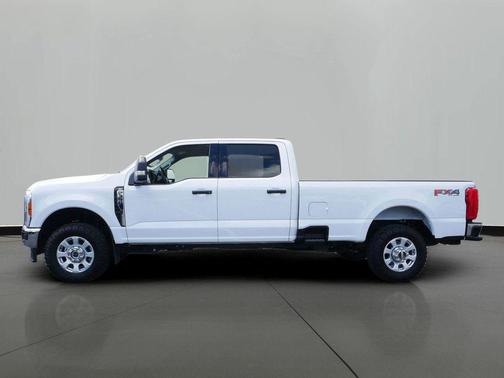 Oxford White 2023 Ford F-350 XLT