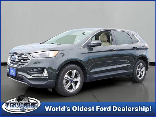 Green Metallic 2022 Ford Edge SEL