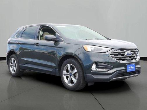 Green Metallic 2022 Ford Edge SEL