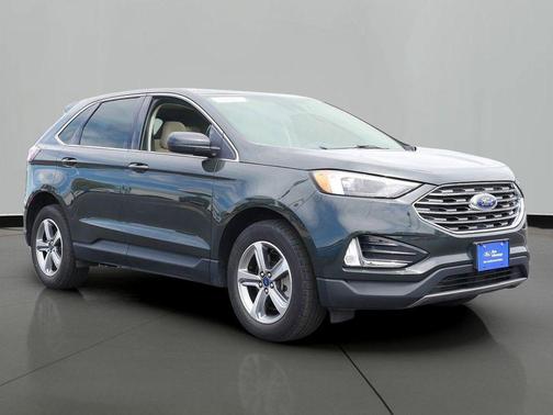 Green Metallic 2022 Ford Edge SEL