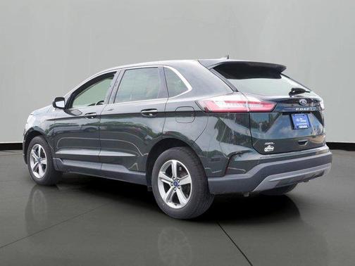 Green Metallic 2022 Ford Edge SEL