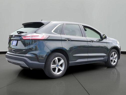 Green Metallic 2022 Ford Edge SEL