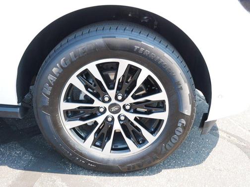 Oxford White 2025 Ford Expedition Max Platinum