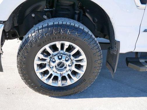 Oxford White 2022 Ford F-250 Lariat