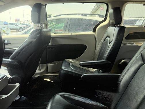Bright White Clearcoat 2022 Chrysler Pacifica Touring-L
