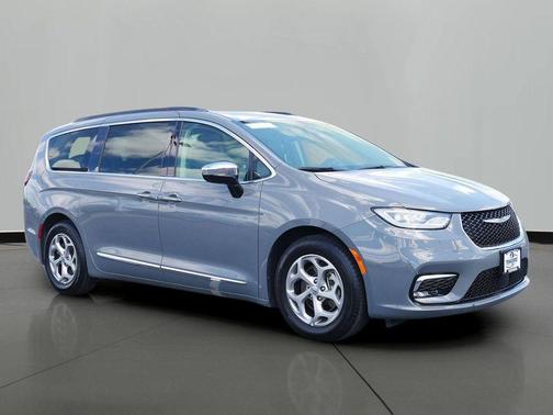 Ceramic Gray Clearcoat 2023 Chrysler Pacifica Limited