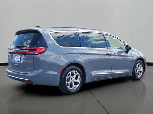 Ceramic Gray Clearcoat 2023 Chrysler Pacifica Limited