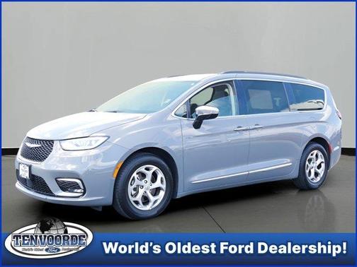 Ceramic Gray Clearcoat 2023 Chrysler Pacifica Limited