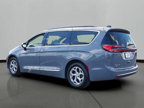 Ceramic Gray Clearcoat 2023 Chrysler Pacifica Limited