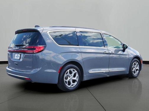 Ceramic Gray Clearcoat 2023 Chrysler Pacifica Limited