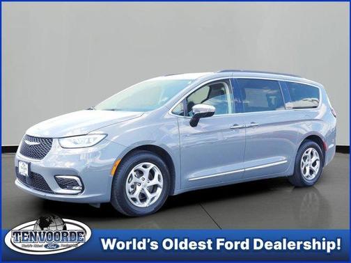 Ceramic Gray Clearcoat 2023 Chrysler Pacifica Limited