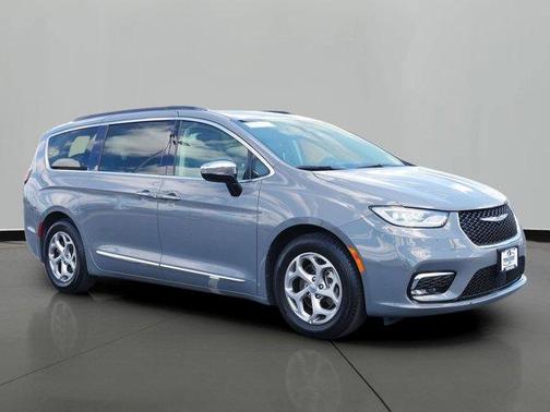 Ceramic Gray Clearcoat 2023 Chrysler Pacifica Limited