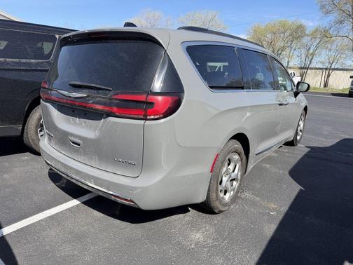 Ceramic Gray Clearcoat 2023 Chrysler Pacifica Limited