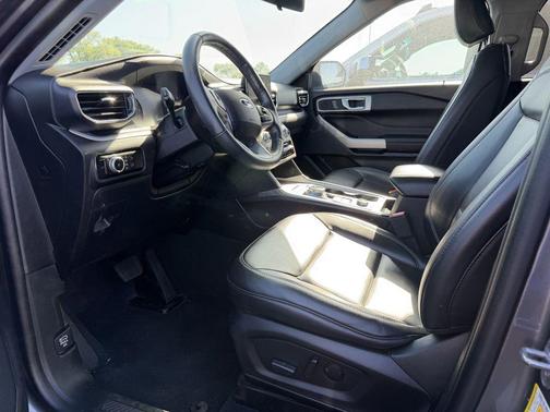 Gray Metallic 2023 Ford Explorer XLT