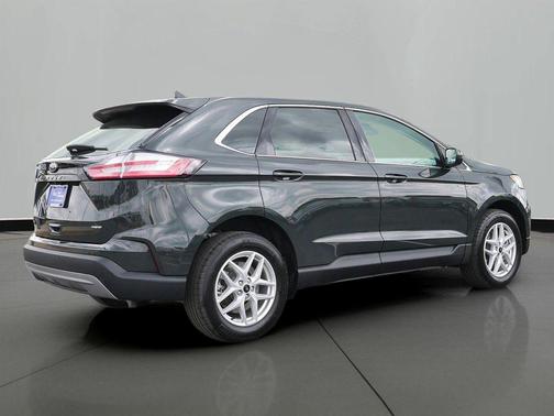 Forged Green Metallic 2023 Ford Edge SEL