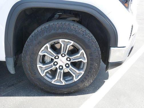 White 2023 GMC Sierra 1500 SLE