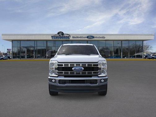 Oxford White 2026 Ford F-350 XLT