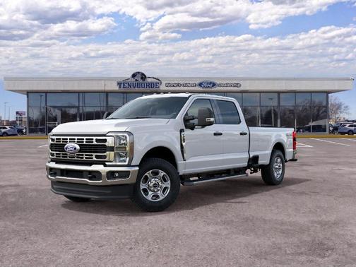 Oxford White 2027 Ford F-250 XLT