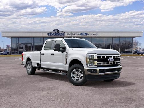 Oxford White 2027 Ford F-250 XLT