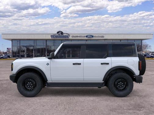 Oxford White 2026 Ford Bronco Outer Banks