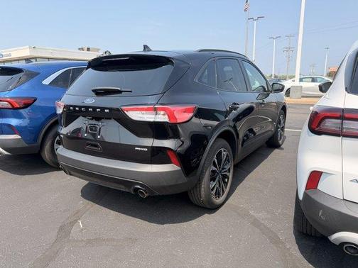 Black Metallic 2022 Ford Escape SE
