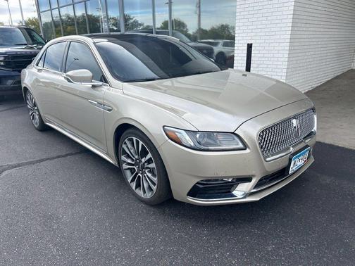 White 2017 Lincoln Continental Select