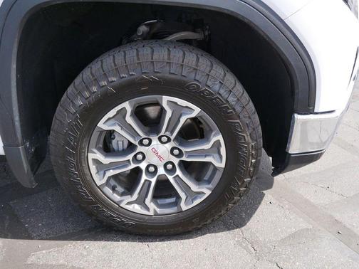 Summit White 2023 GMC Sierra 1500 SLE