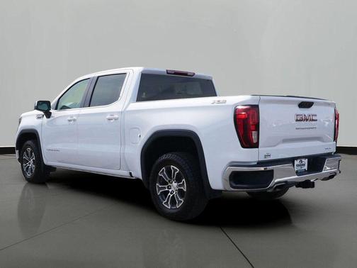 Summit White 2023 GMC Sierra 1500 SLE