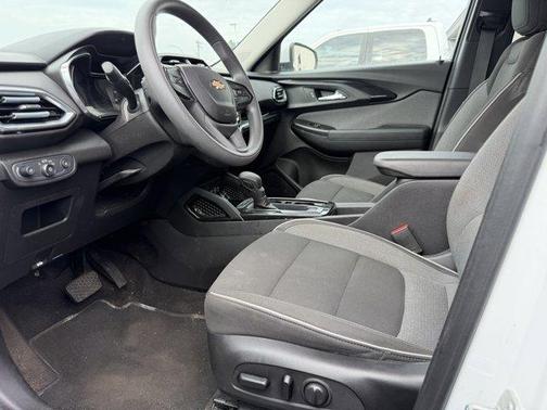 Summit White 2021 Chevrolet Trailblazer LT