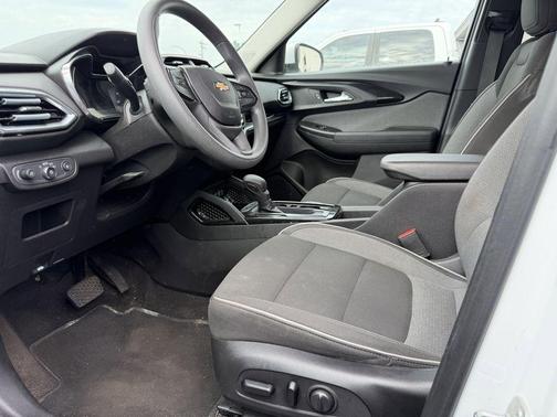 Summit White 2021 Chevrolet Trailblazer LT